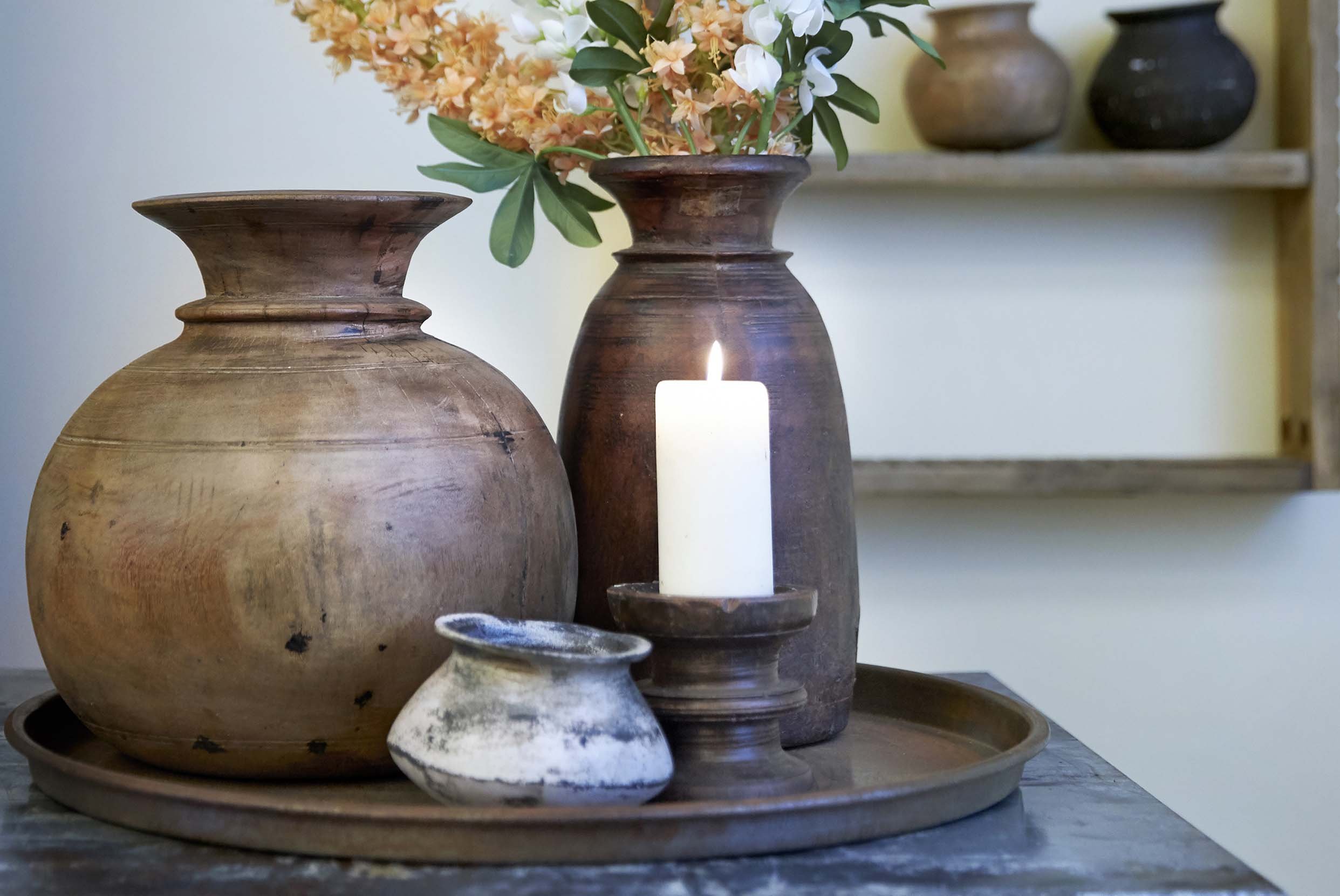 Vaser i keramik, træ og jern