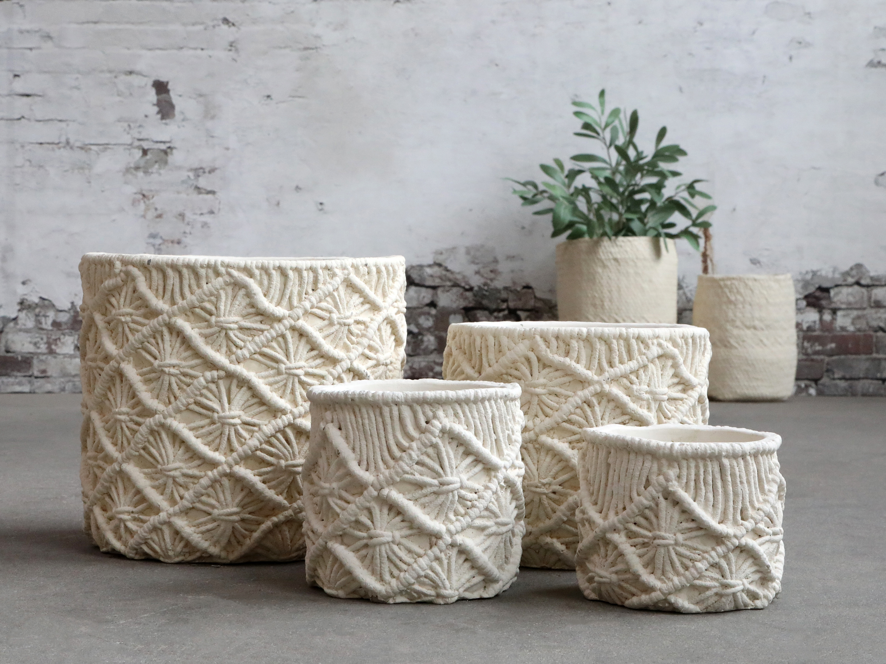 Potteskjuler / krukke med knyttet mønster fra Chic Antique - Creme/Small Ler keramikkrukker - boutique-bohome.dk