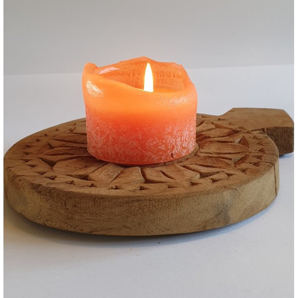 Lille tr�br�t med udsk�ringer