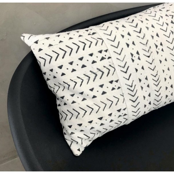 Hvid med sort m�nster Bogolan pude 38x64 cm