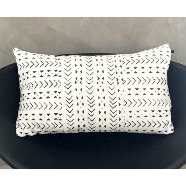 Hvid med sort m�nster Bogolan pude 38x64 cm