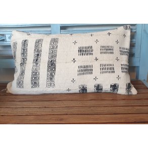 Hvid/sort Bogolan pude 38x64cm