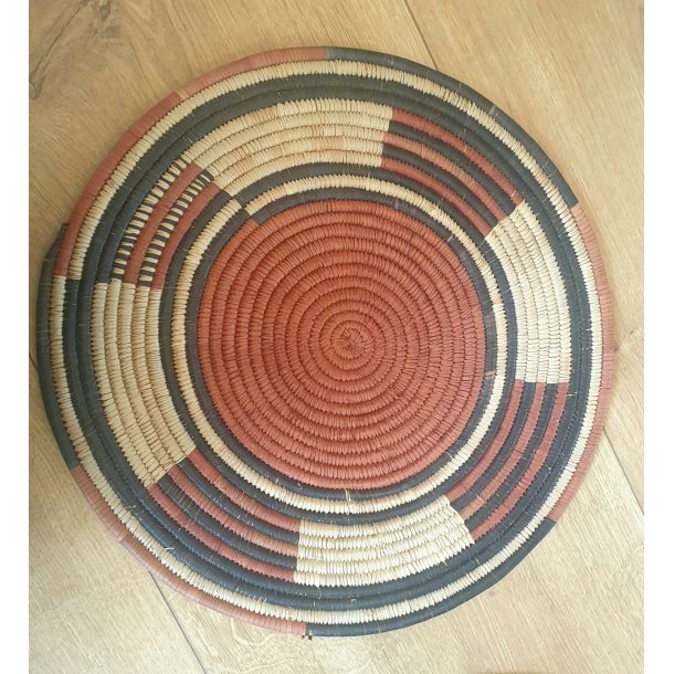 Flettede dkkeservietter fra Ghana i rd/sort/natur