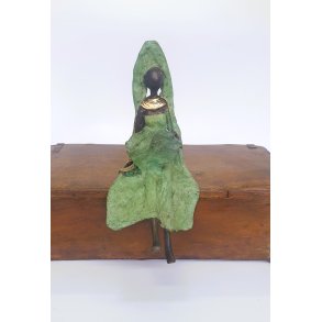Afrikansk messingfigur: Siddende kvinde - medium