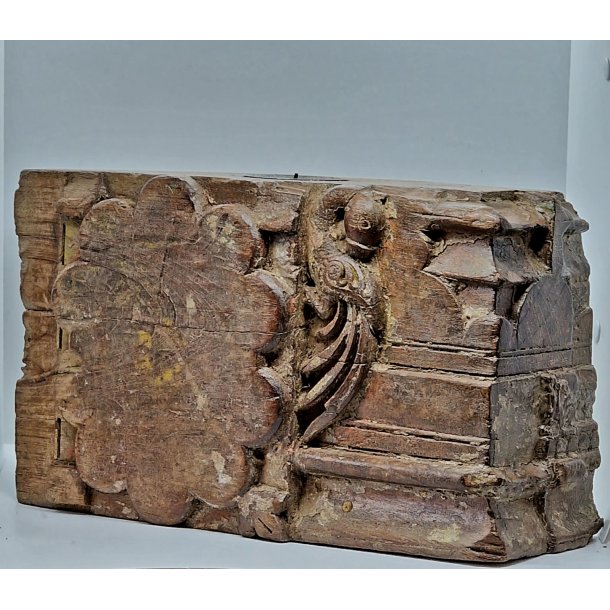 Gammel trbase som bloklysstage