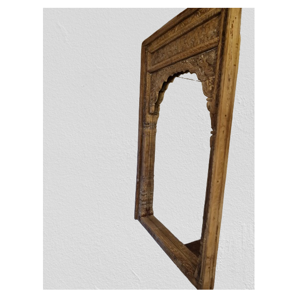 Stort spejl med udsk�ringer i tr� 