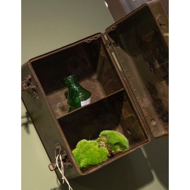 FRA KUFFERT TIL V�GSKAB I METAL