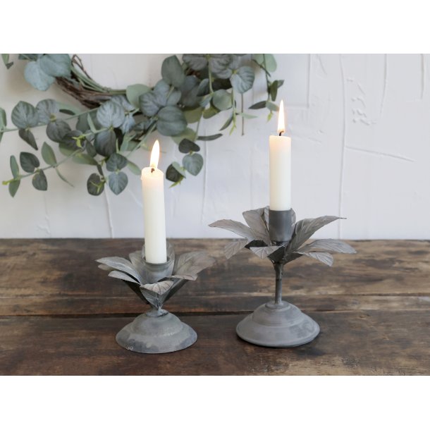 Lysestage med blomst i antik zink fra Chic Antique