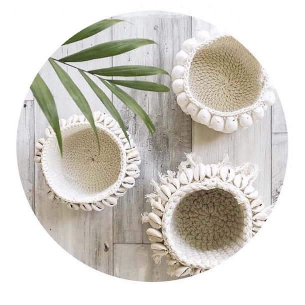 Makram� lysholder med muslingeskaller