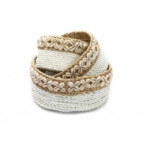 Flettet kurv med cowrie skaller fra Bali - small