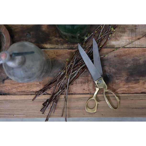 Stor flot skrddersaks i messing