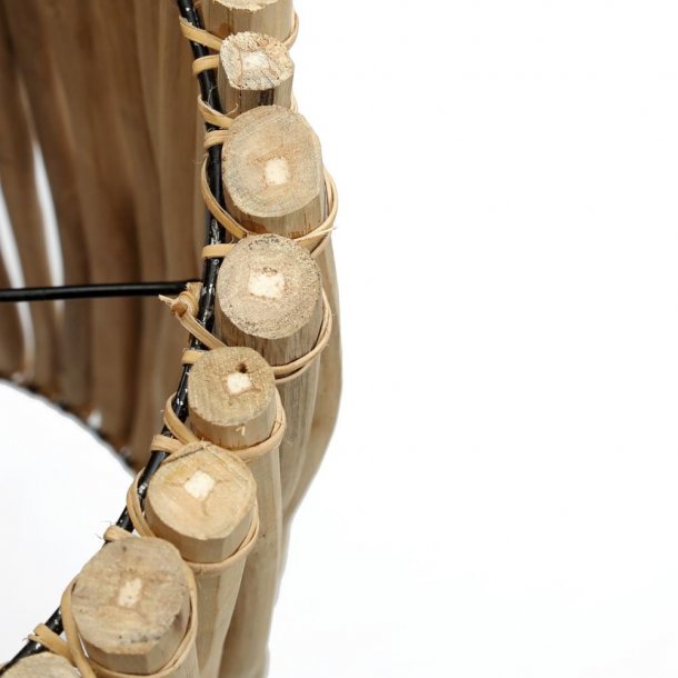 Tulum h�ndlavet loftlampe i teak fra Bazar Bizar