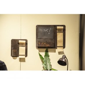 Stor Husketavle i rustik metal