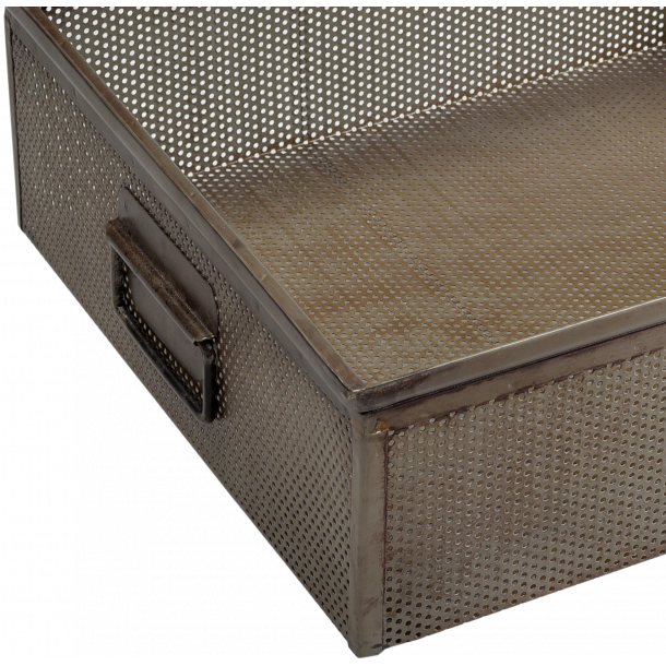 Stor v�rkstedskasse i perforeret jern