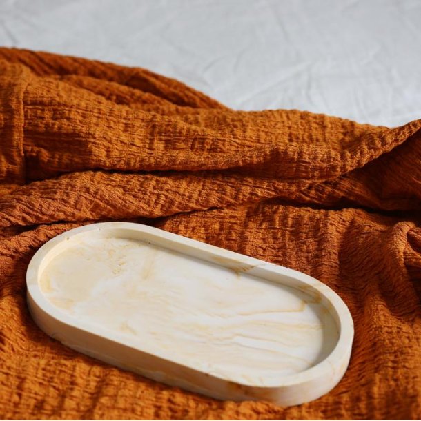 Oval bakke til sbe eller smykker med marmoreffekt 