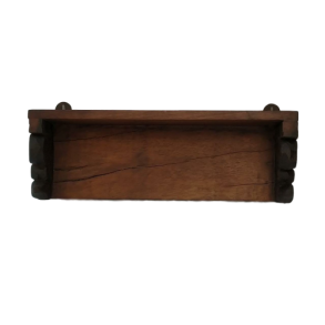 Rustik trhylde med udskringer