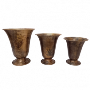 Pokaler i patineret metal