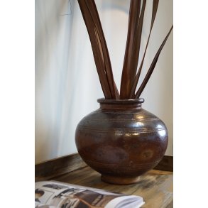 Gamle lerkrukker med patina