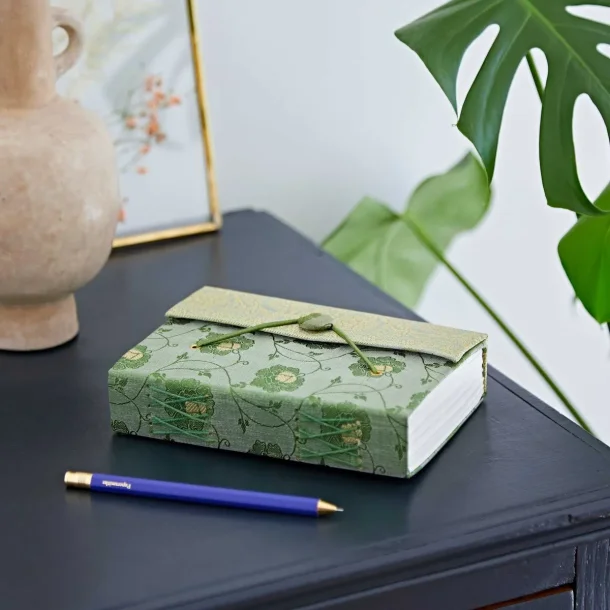 Sari notesbog medium