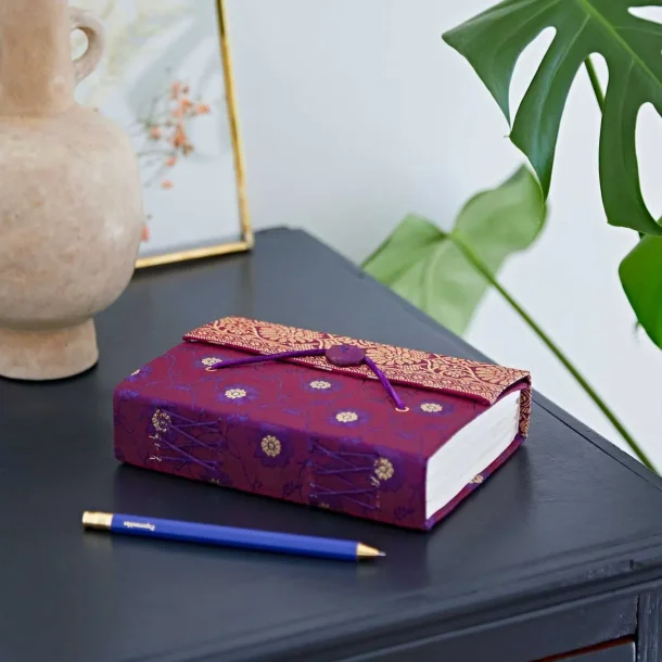 Sari notesbog medium