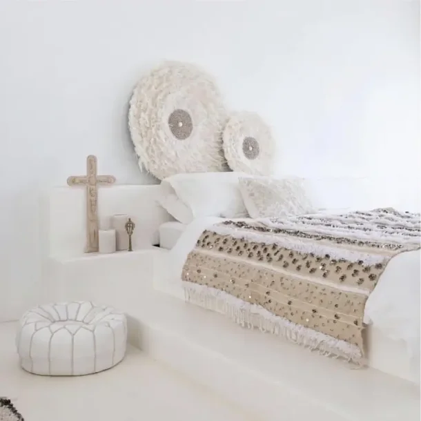 Fjerdekoration p fod  la Jujuhat 40cm. Hvid