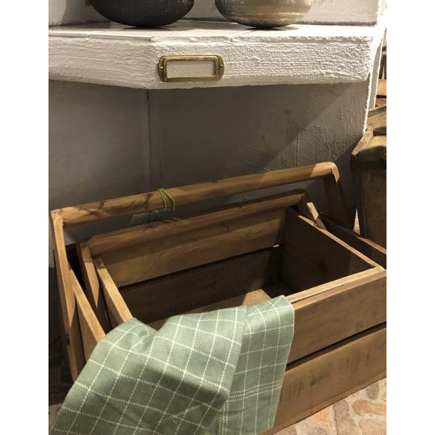 Trkasser lavet af genbrugstr - st  2