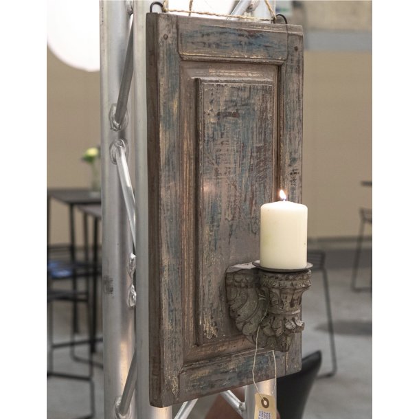 Lysestage af gammelt d�rpanel