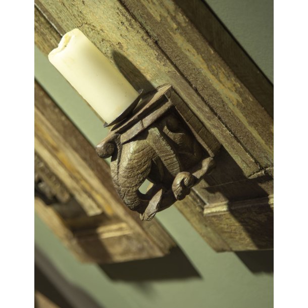 Lysestage af gammelt d�rpanel